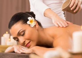 Massage body Aroma 60′ kết hợp tinh dầu thiên nhiên giúp giải tỏa stress và sảng khoái tinh thần